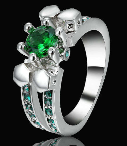 Beautiful Green & Silver Ring - Size 6