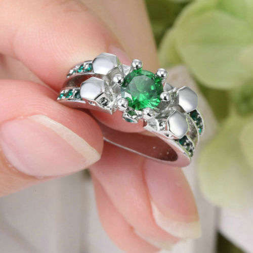 Beautiful Green & Silver Ring - Size 6