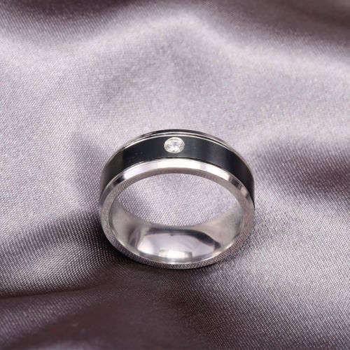 Elegant Men's Black Band Ring With Crystal - Size 8