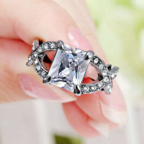 Beautiful Clear Crystal Ring - Size 6 1/2