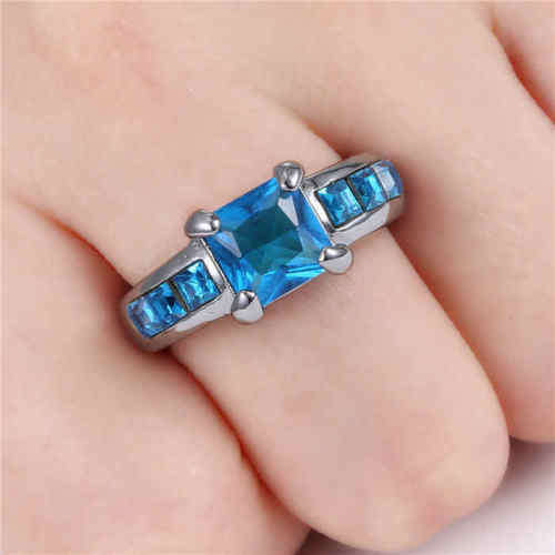 Beautiful Blue Crystal Ring - Size 9