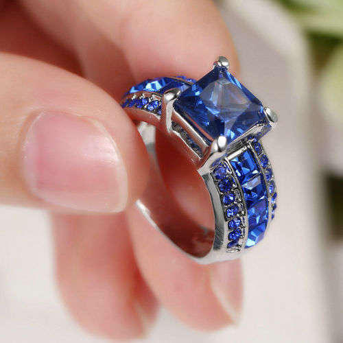 Beautiful Blue Crystal Fashion Ring - Size 7
