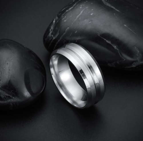 STUNNING STAINLESS STEEL RING - Size 5 1/2