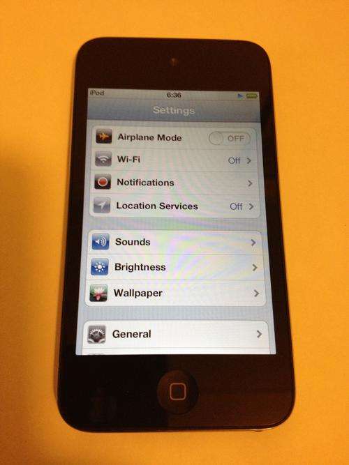 Apple iPod Touch 32 GB - 4th Generation - Apple Certified Refurbished - Black