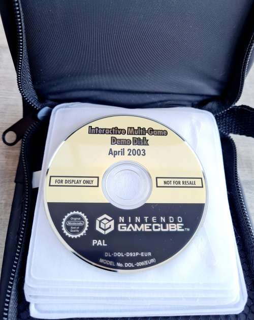 Nintendo Gamecube Demo Disc and Disc Wallet