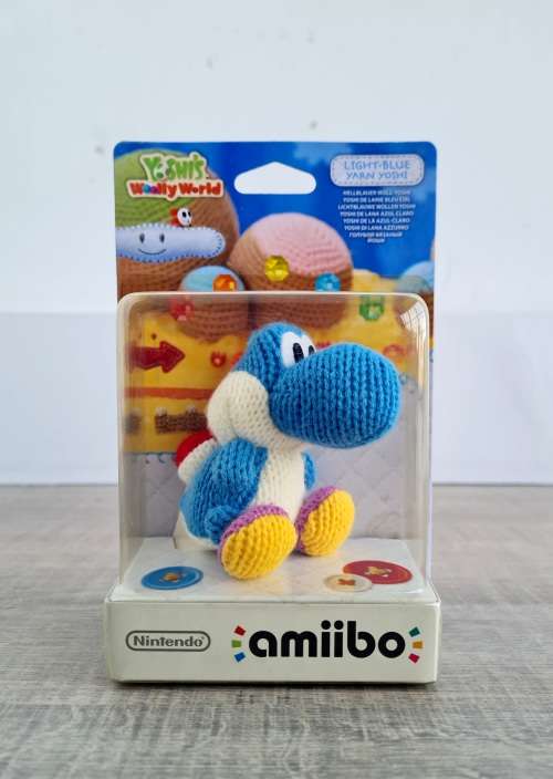 Blue Yarn Yoshi Amiibo
