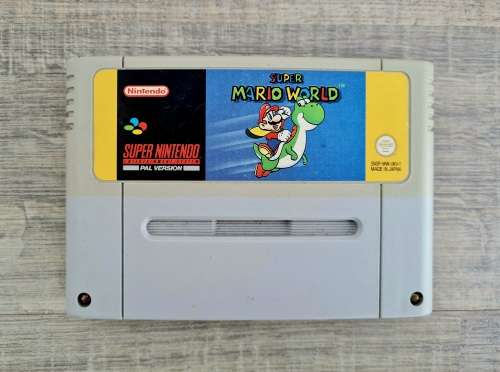 Super Mario World - Super Nintendo (SNES)