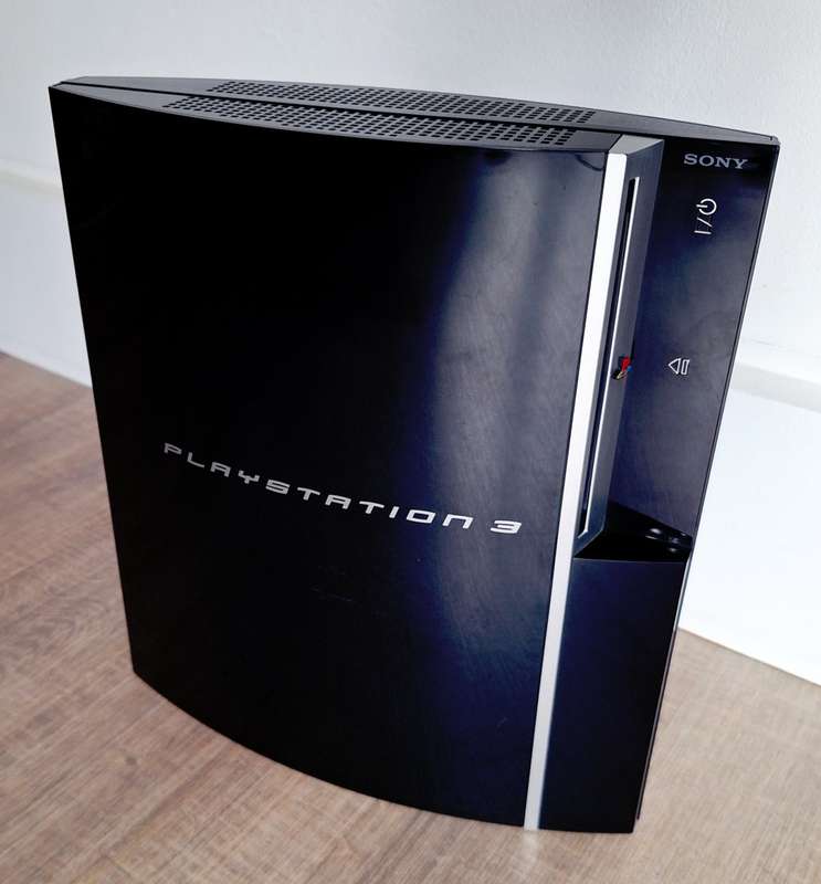 Playstation 3 Phat 80GB Console + 2 Original Controllers + 11 Games (PS3)