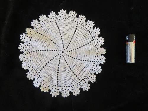 Finely worked cream crochet doilie - cotton 15cm