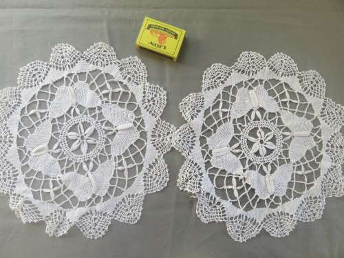 Set of 2 cream doilies