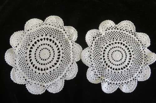 Set of two white doilies
