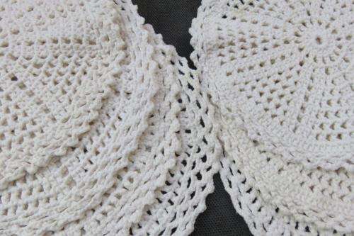 10 white chunky crochet mats
