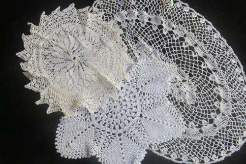 Mixed lot of three doilies