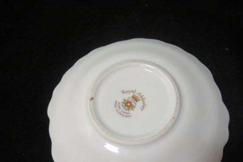 Royal Adderley spaniel dog pin dish