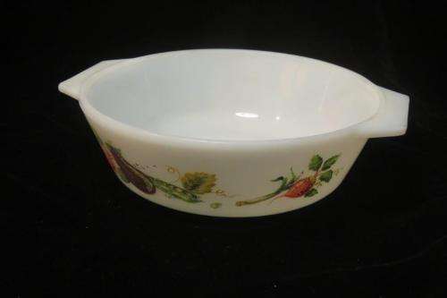 JAJ Pyrex milk glass oven dishes with glass lids