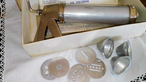 Biscuit gun