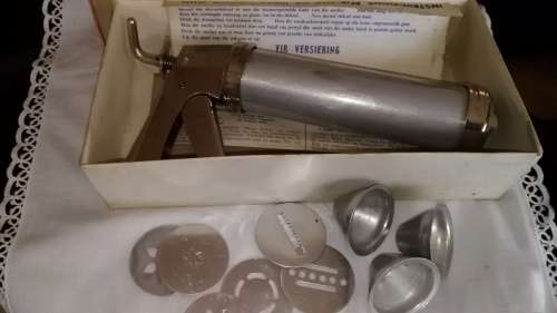 Biscuit gun