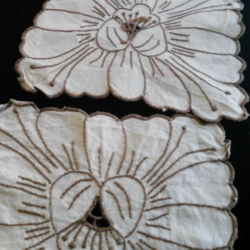 4 embroidered coasters - 12 x 14cm