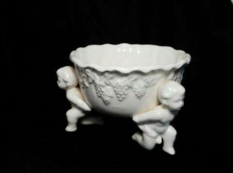 Lefton renaissance footed bowl - cherubs