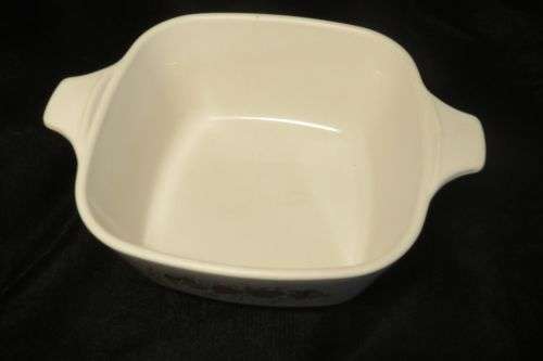 Small Corningware dish for microwave - le persil