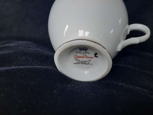Queen Anne teacups x 3 - no saucers