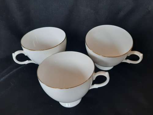 Queen Anne teacups x 3 - no saucers