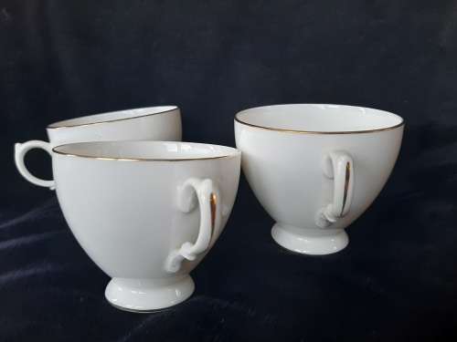 Queen Anne teacups x 3 - no saucers