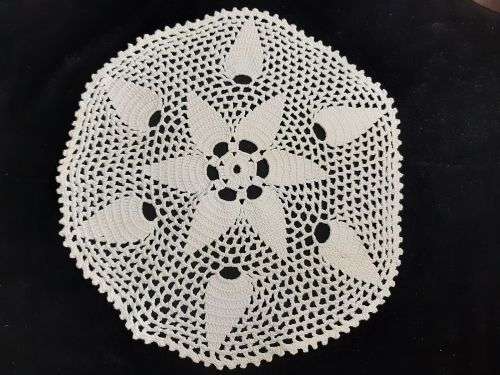White doilie - hand crochet - 24cm