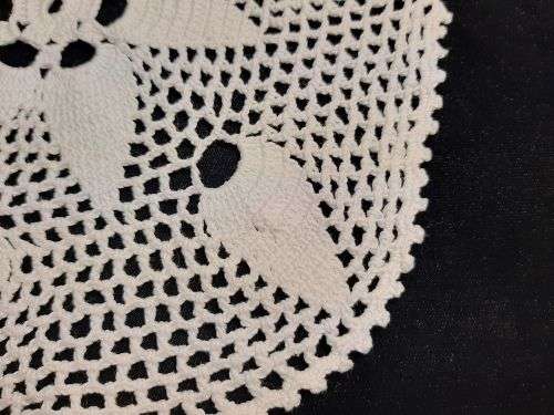 White doilie - hand crochet - 24cm