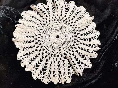 White frilly doilie 25cm - small marks