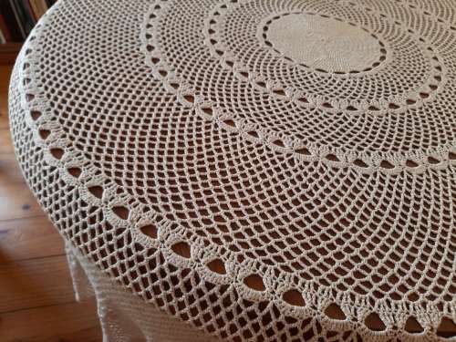 Crochet (hand) tablecloth - round - 200 cm diameter - ecru/beige colour - very good condition