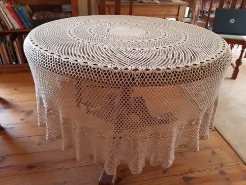Crochet (hand) tablecloth - round - 200 cm diameter - ecru/beige colour - very good condition
