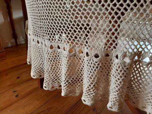 Crochet (hand) tablecloth - round - 200 cm diameter - ecru/beige colour - very good condition