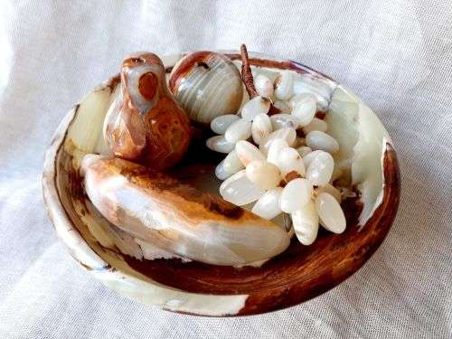 Gorgeous Onyx fruit stand with 4 fruit
