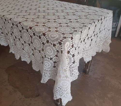 Hand crochet tablecloth - white - good condition - 170cm x 125cm