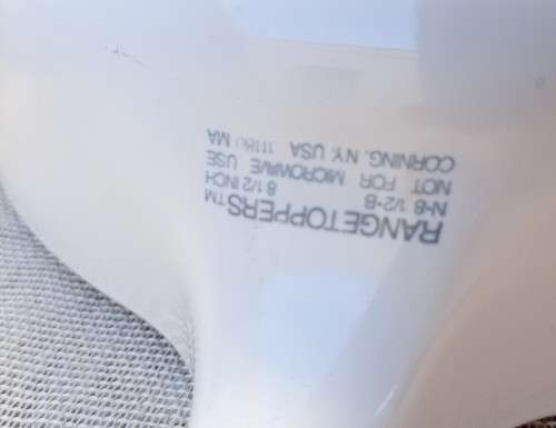 Corningware frying pan - rangetopper - N-8 1/2-b - with lid (small chip)