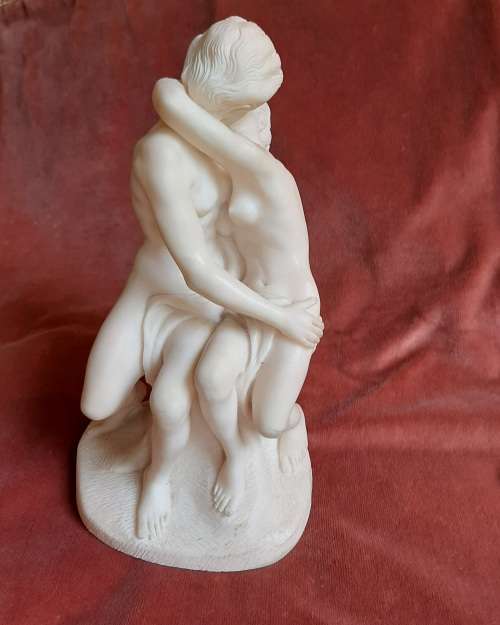 The Kiss figurine - resin - 23 CM high good condition