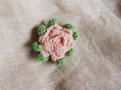 Pale pink crochet rose brooch 5 cm