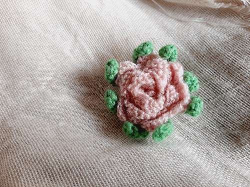 Pale pink crochet rose brooch 5 cm