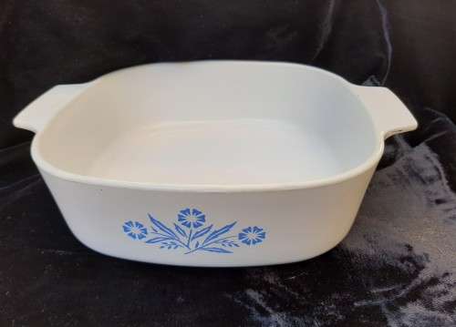 Corningware cornflower casserole/ oven dish  - A-2-B 2 liter - with lid - good condition