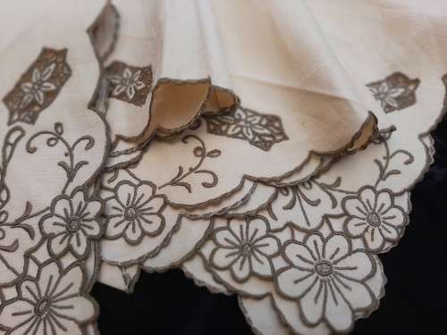 Set of 5 large Madeira embroidered linen napkins -43 x 43 cm