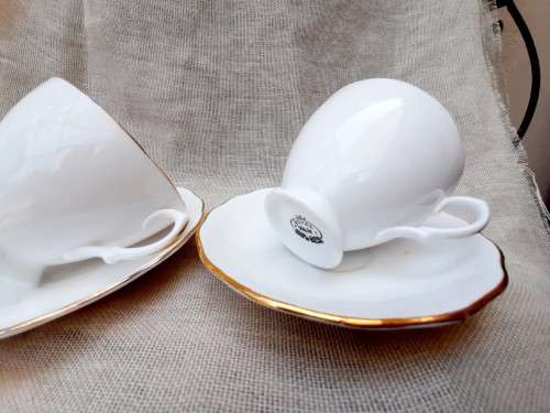 2 x Royal Vale teacup and saucer