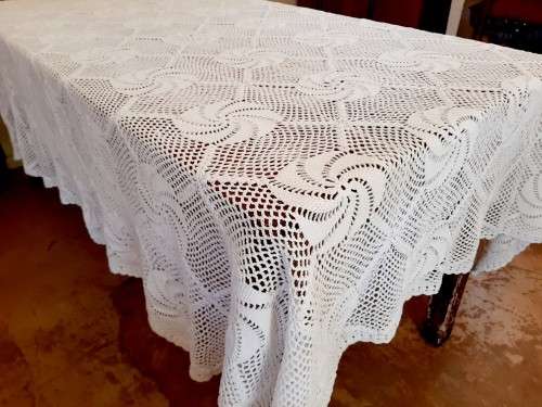 White hand crochet cotton tablecloth / bed cover / bedspread - 180 x 275 cm