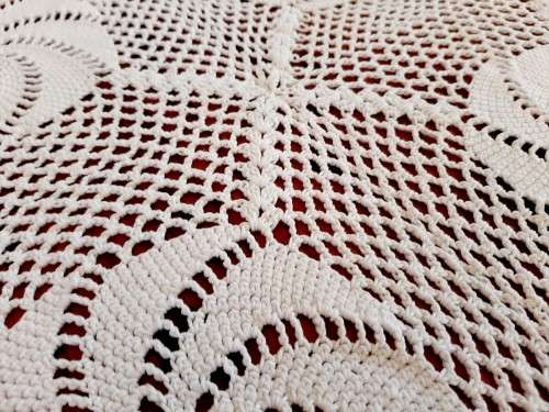 White hand crochet cotton tablecloth / bed cover / bedspread - 180 x 275 cm