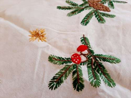 Embroidered tablecloth - small - Christmas theme - 90 x 90cm