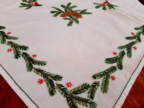Embroidered tablecloth - small - Christmas theme - 90 x 90cm