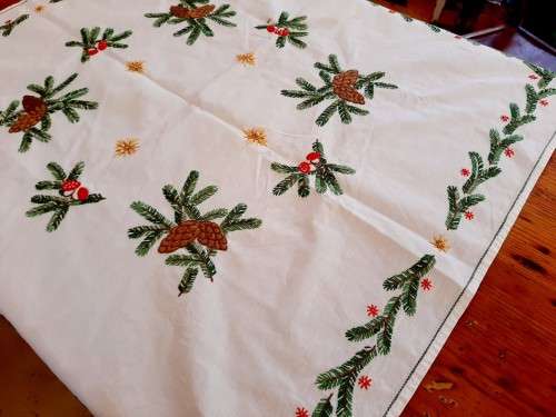 Embroidered tablecloth - small - Christmas theme - 90 x 90cm
