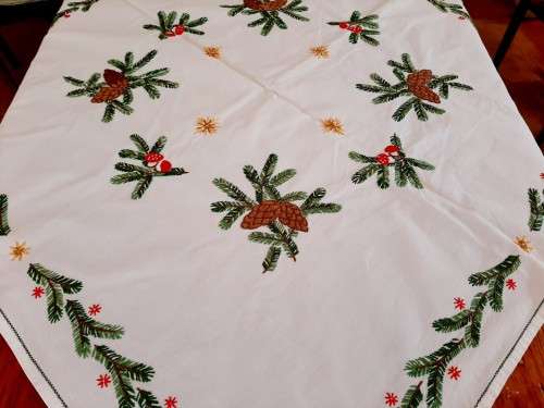 Embroidered tablecloth - small - Christmas theme - 90 x 90cm