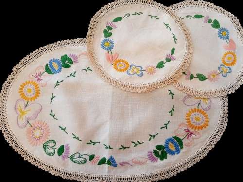 Doilie mats - vanity set - hand embroidered