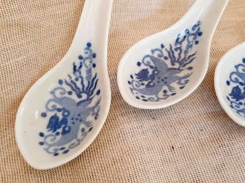 5 Chinese soup spoons - blue and white - 14cm
